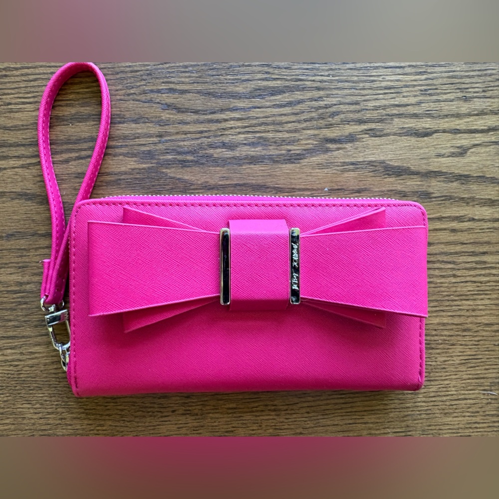 Betsey Johnson Hot Pink Bow Wristlet Wallet 💕 Zip Around Fuchsia